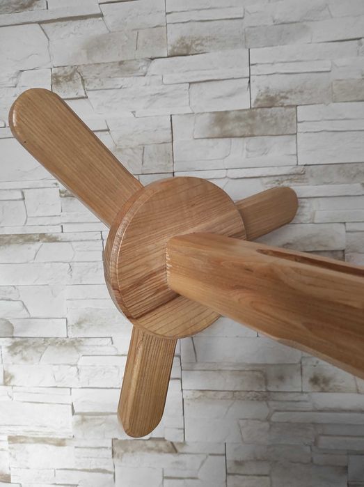 Stolik kolumienkowy pod dekorację