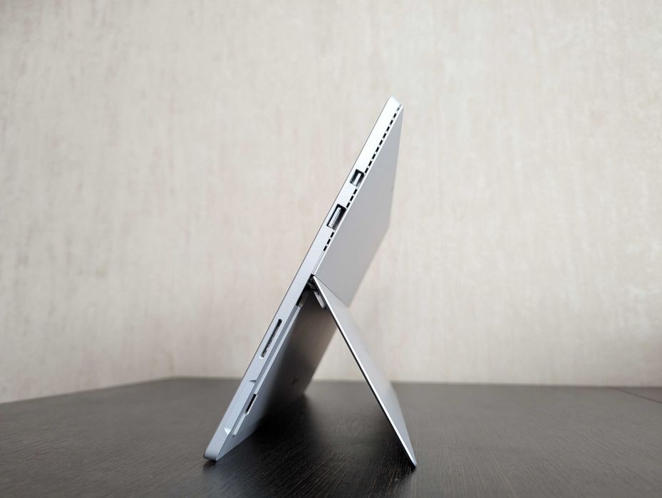 Microsoft Surface Pro 4 8/256gb Intel Core i5-6300u Батарея 99%