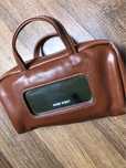 Kosmetyczka kuferek brązowa camel Nine West lusterko