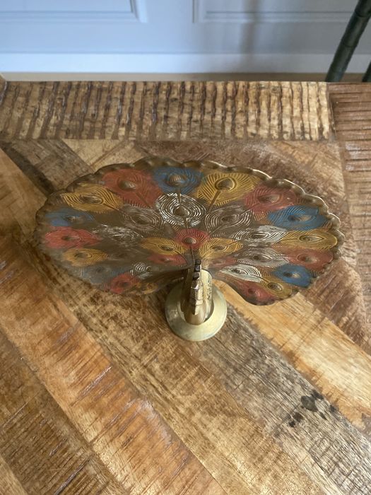 Kolorowy paw z mosiądzu vintage