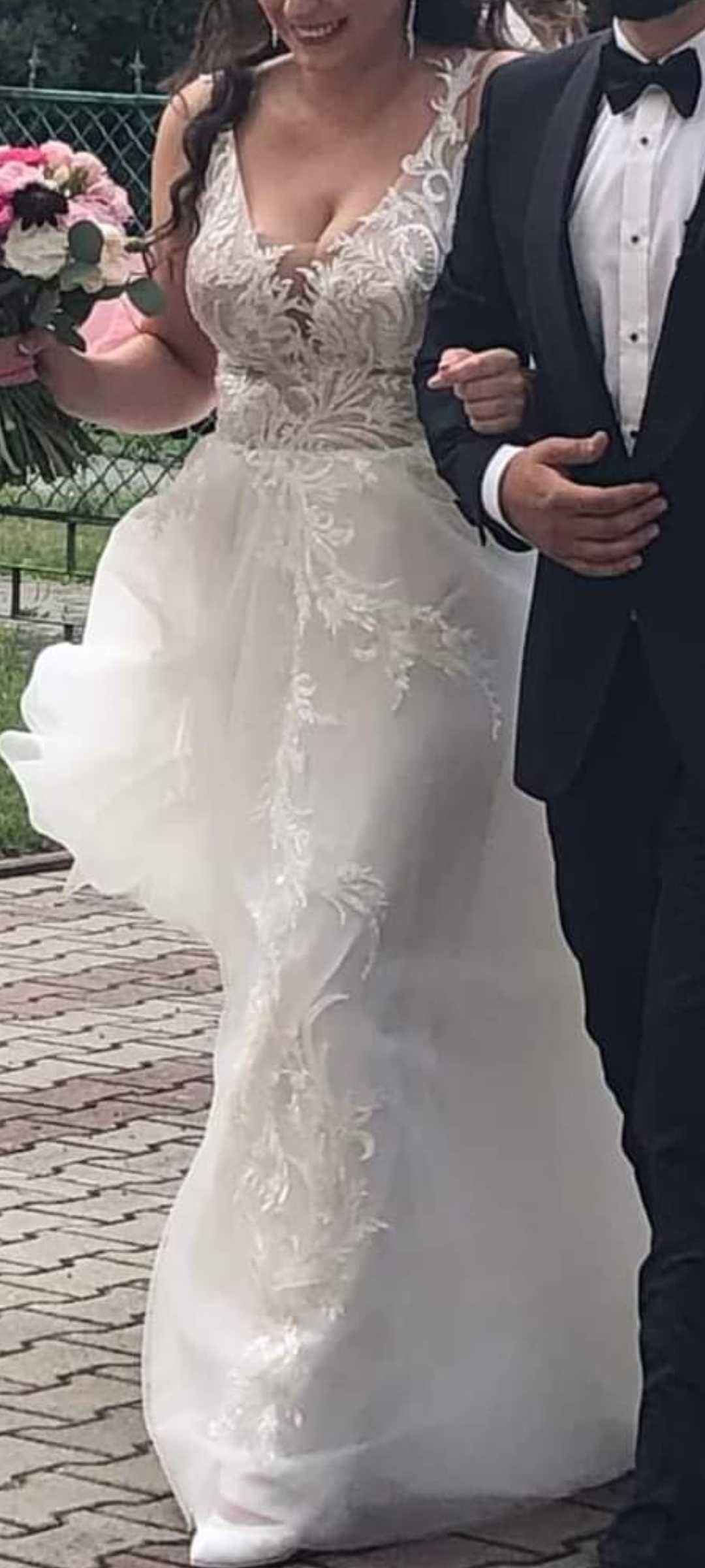 Suknia ślubna w literkę A