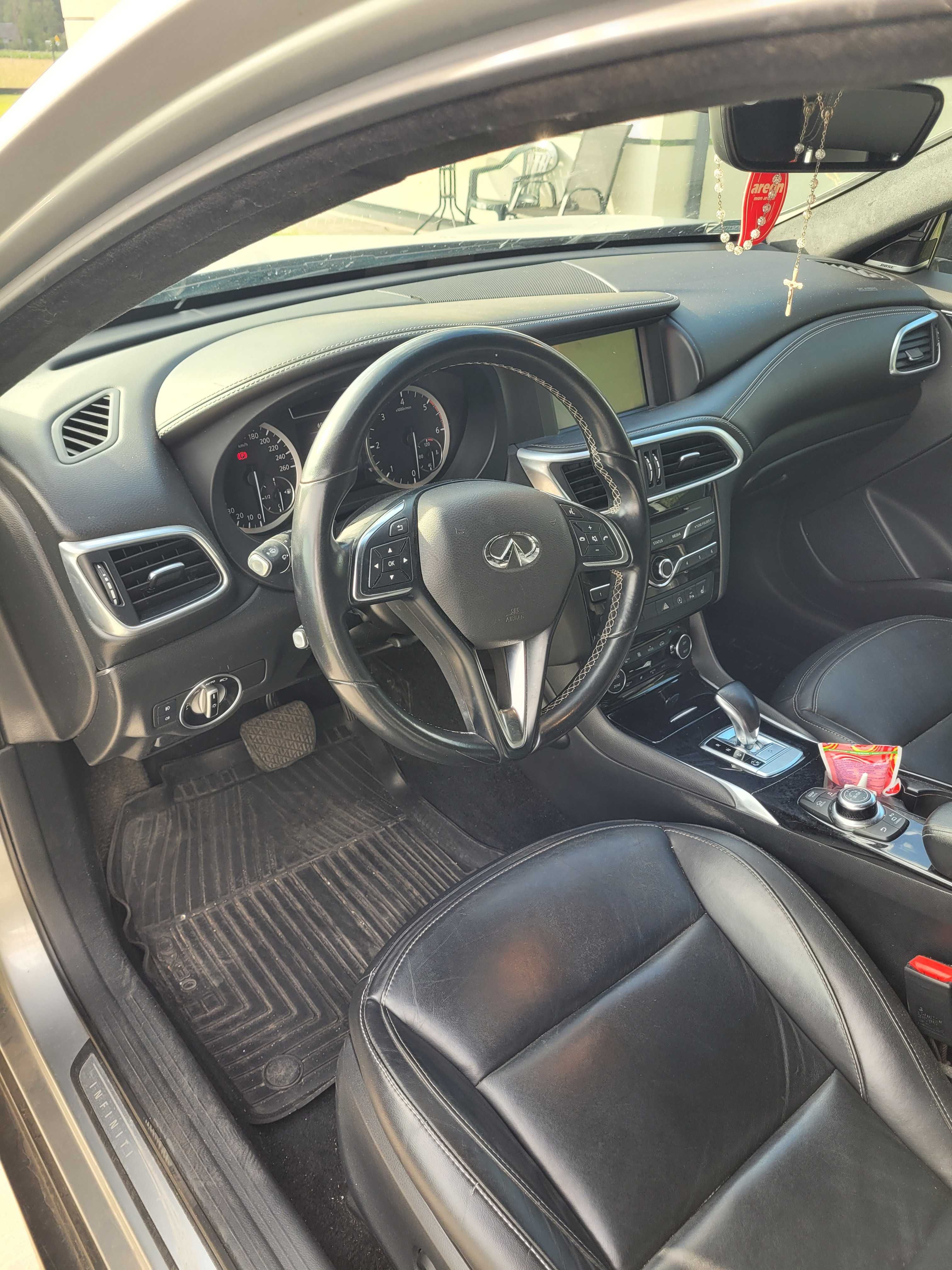 Infiniti qx30, polski salon