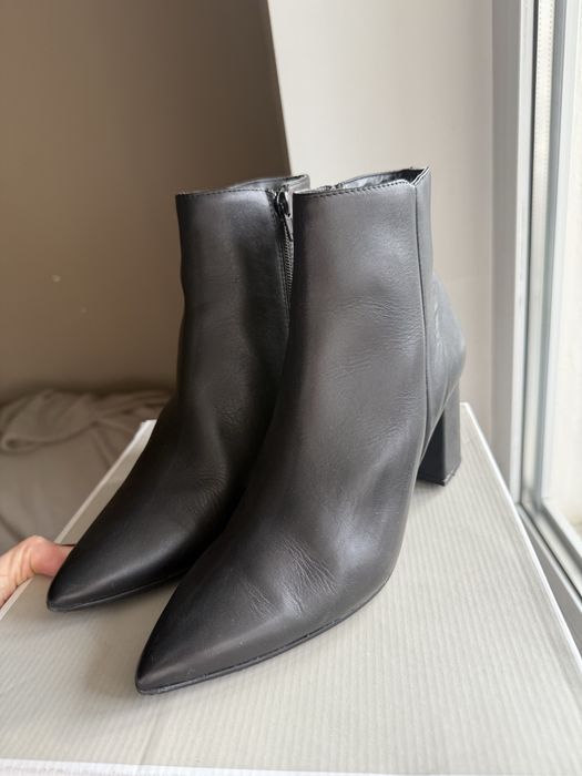 Шкіряні чорні ботильйони tamaris, 38 розмір