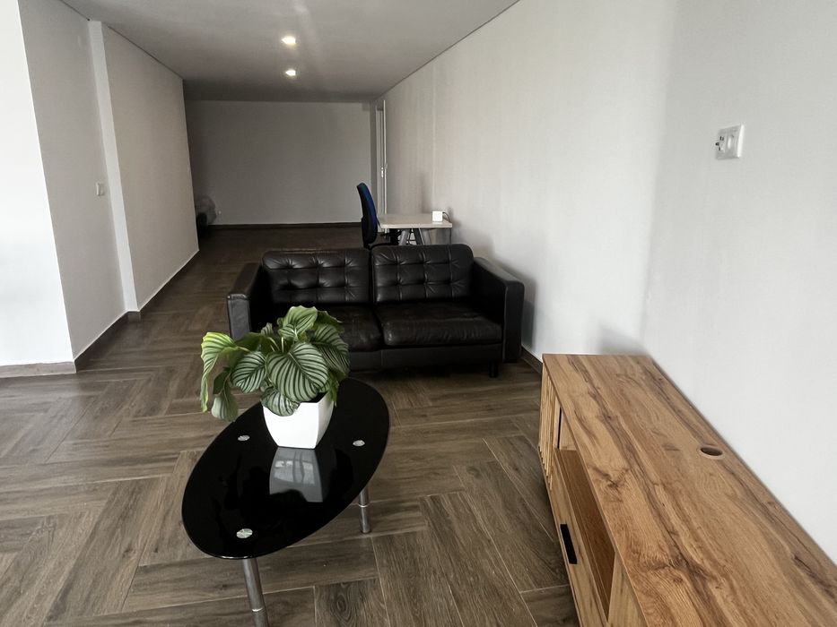 Aluga-se T0+1 independente, em moradia