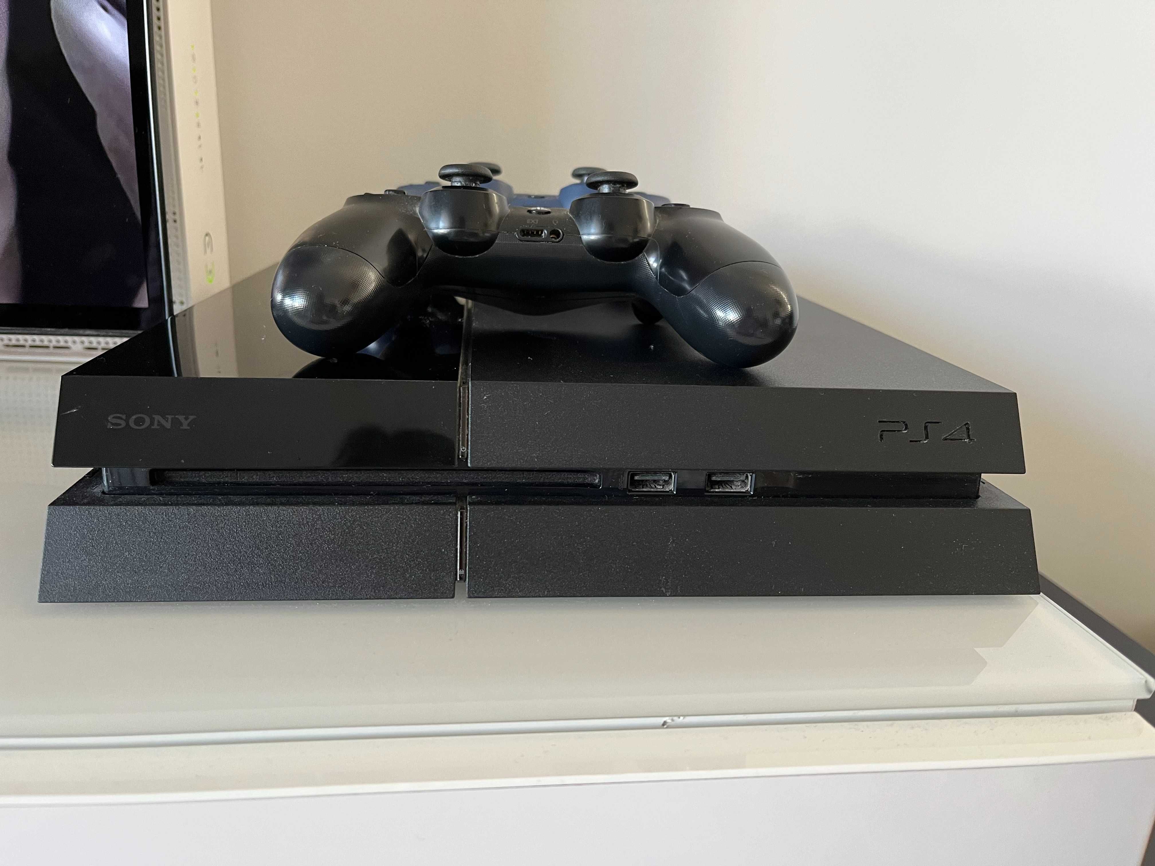 PlayStation 4 1TB 2 pady