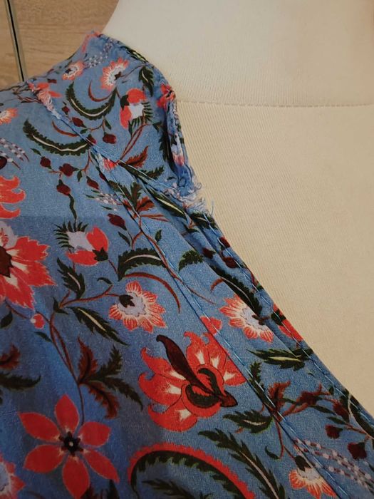 Śliczna piękna sukienka midi rozmiar ok 44/46 wiskoza kwiaty