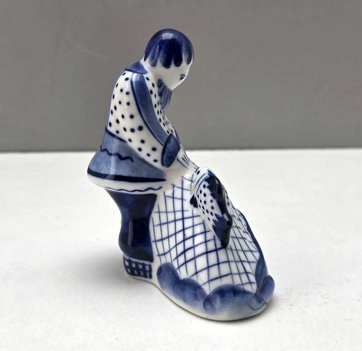 Gżel figurka porcelanowa Rybak i złota rybka