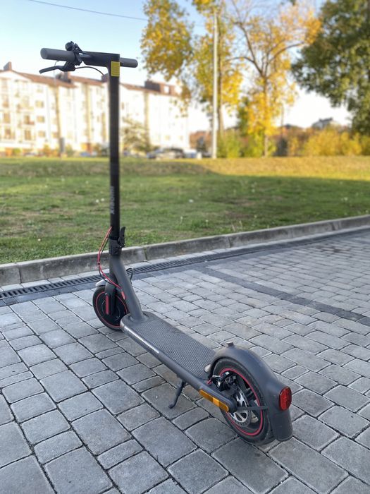 Електросамокат Xiaomi Mi Electric Scooter 4Pro