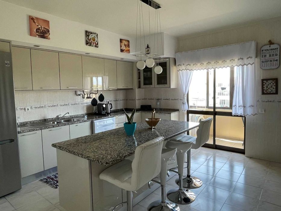 Alugo quarto  em Olhão