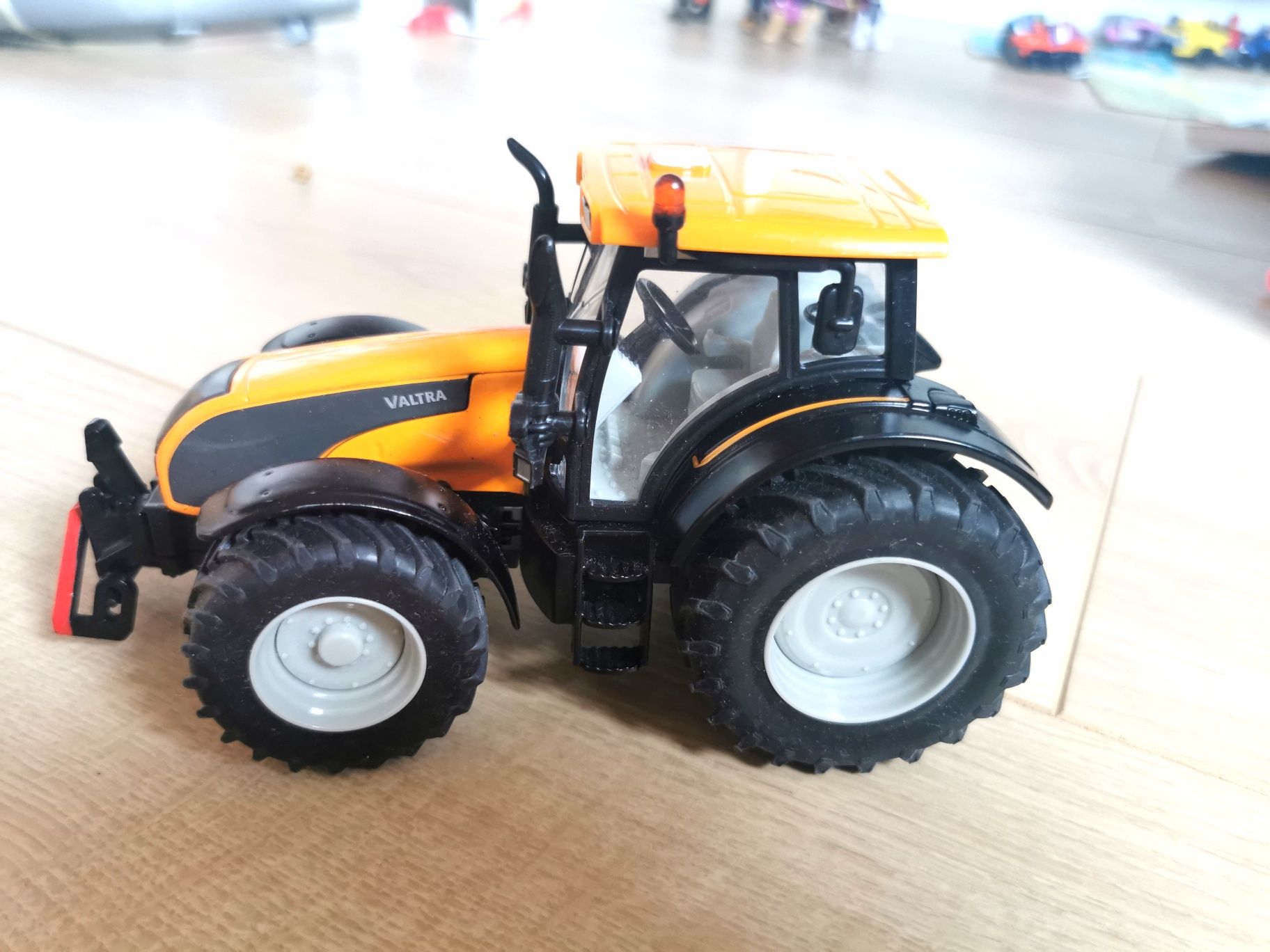 Siku valtra traktor ciągnik