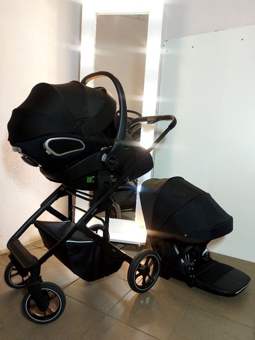 Прогулянкова коляска Carrello Alfa +автокрісло люлька CARRELLO VEGA