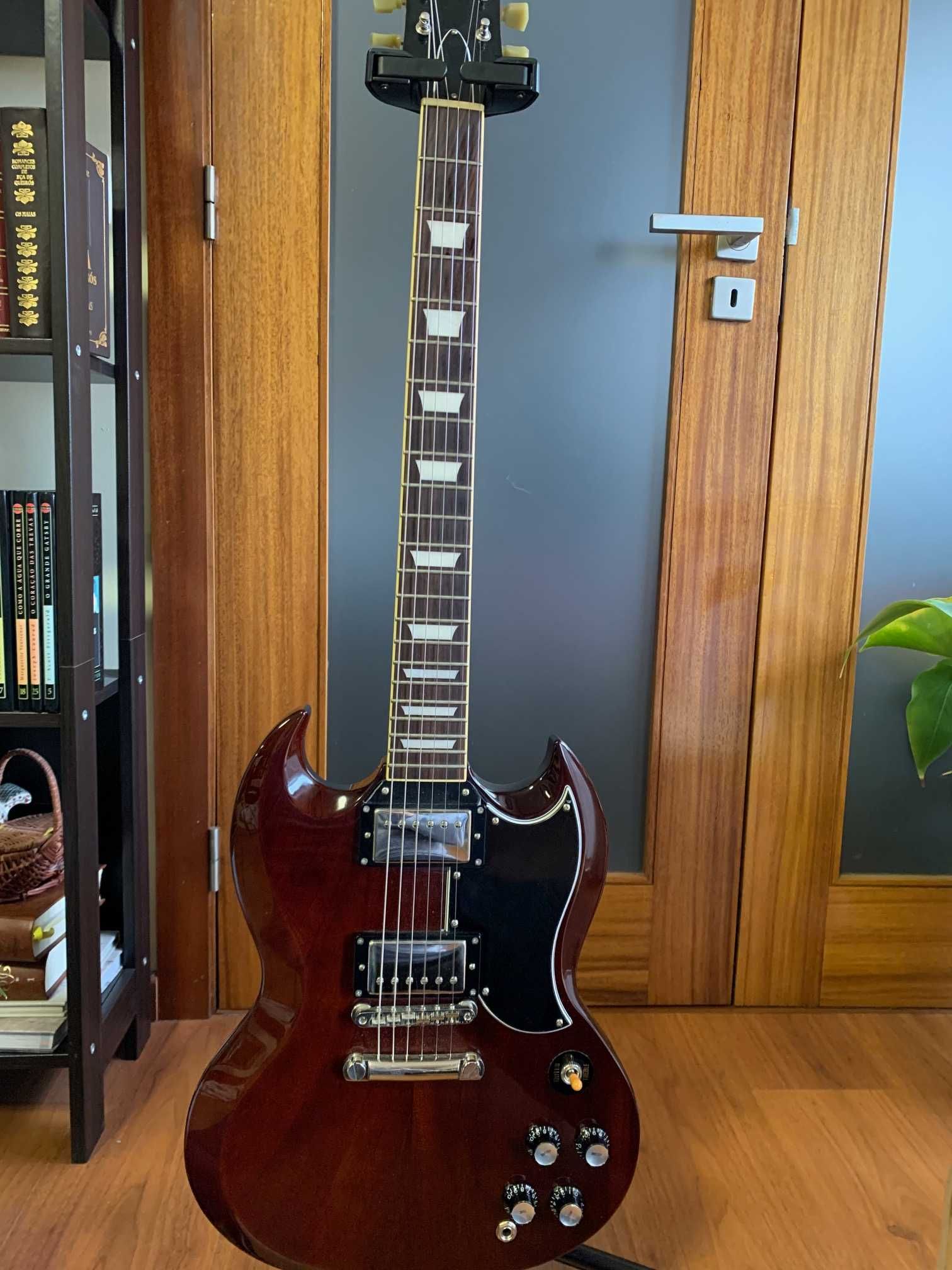 Guitarra Tokay SG 124 WN ,