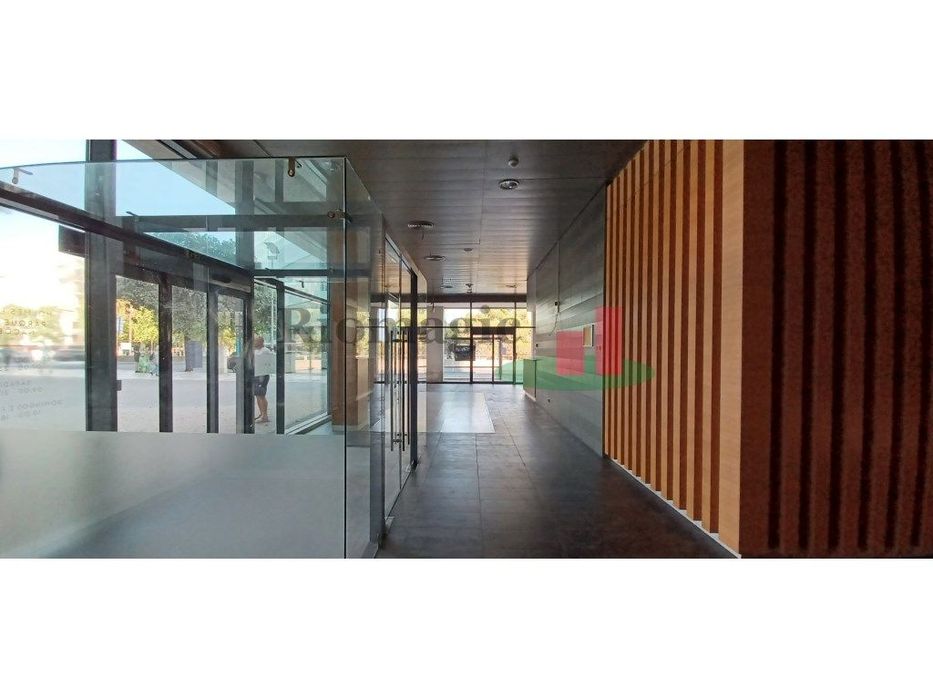 Lisboa - Parque das Nações - Loja para Serviços na Avenida D. João II