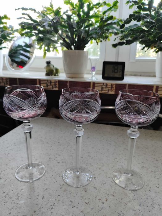 Kieliszki do wina, kolorowy kryształ