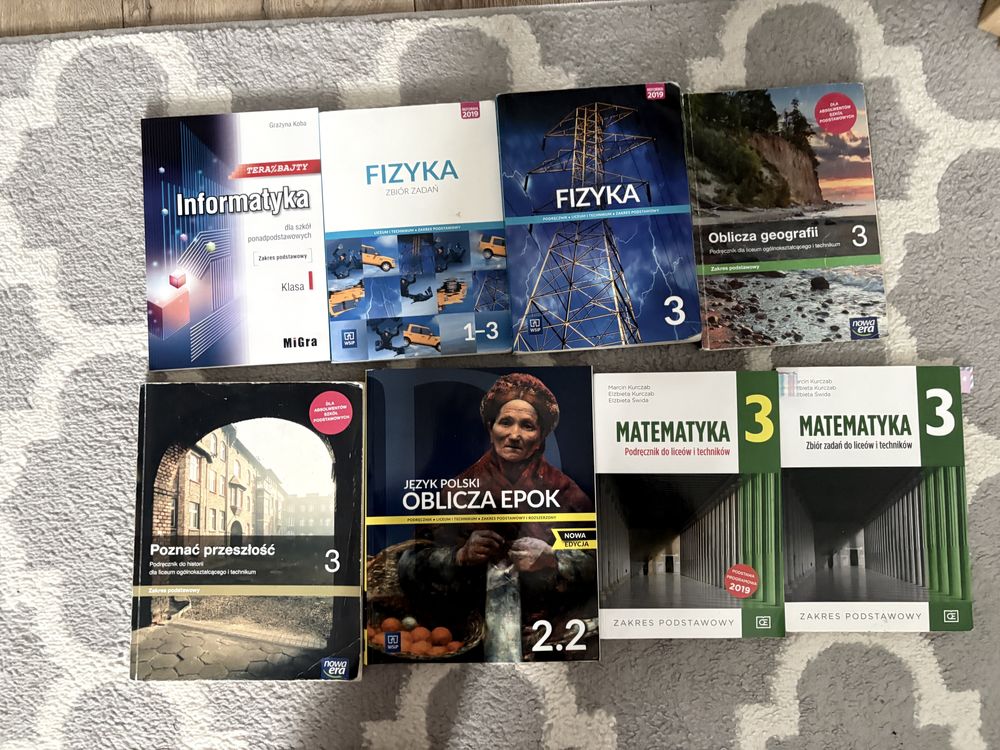 Sprzedam podreczniki do 3 klasy liceum