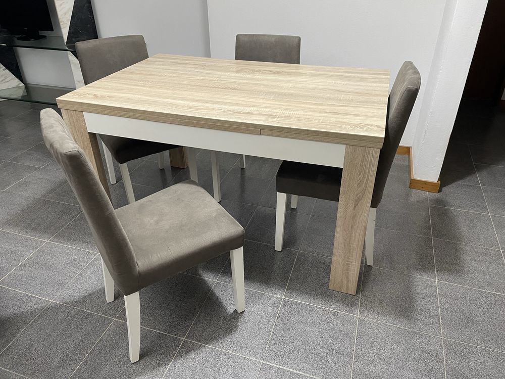 2 sofas, 2 mesas extensiveis e 4 cadeiras - Évora