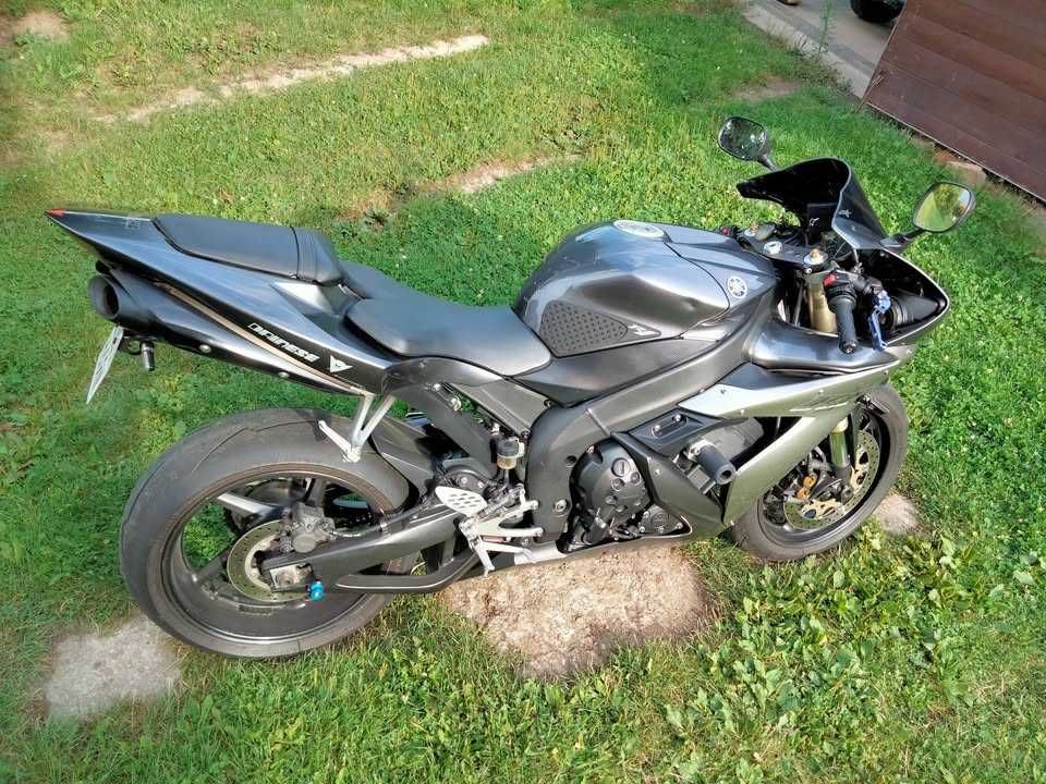 Yamaha R1 RN12 "Zadbana"