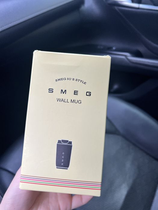 Термочашка Smeg.
