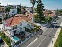 Moradia T4+1 com piscina, terraço e garagem  perto da praia