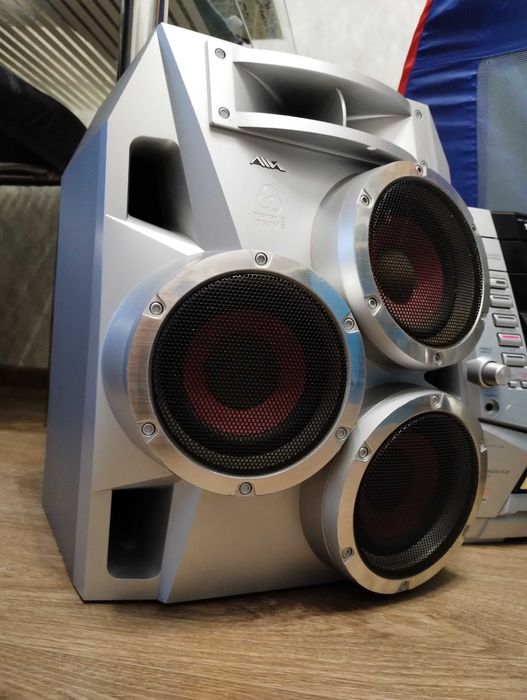 Потужний муз центр 1000 Вт ( Блютуз - AUX ) Сабвуферы в колонках