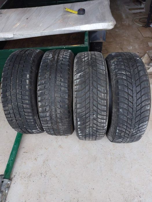 Продам зимові шини 215/65R16 98H