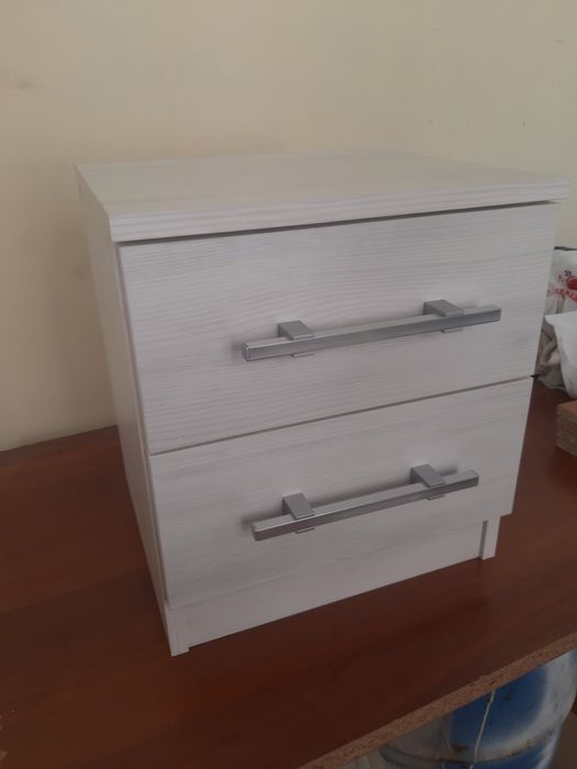 Тумбочки прикроватные 1000грн.