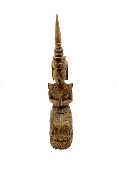 Buda esculpido oriental antigo