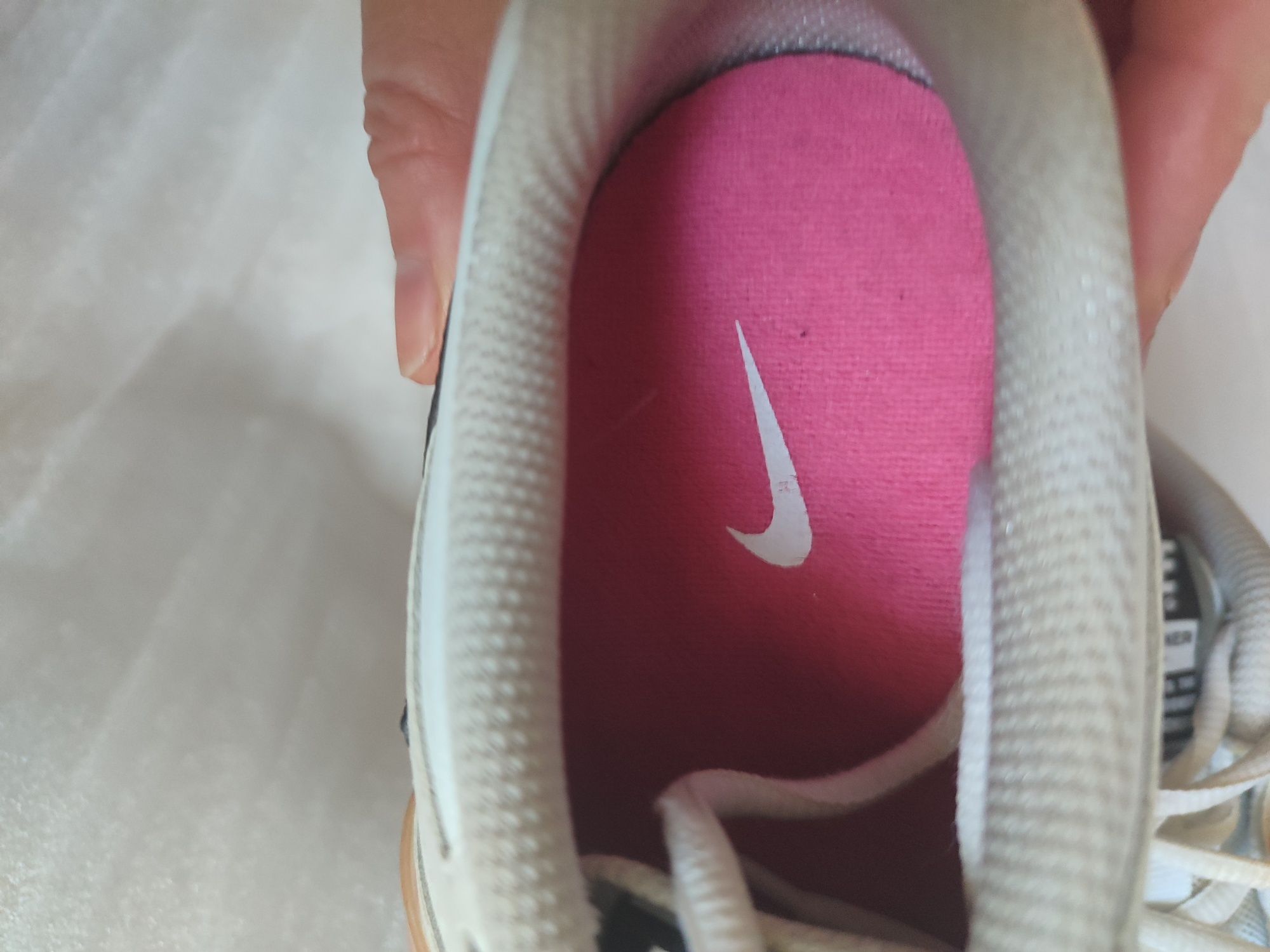 Кроссовки Nike р 36,5 (23,5)кожа