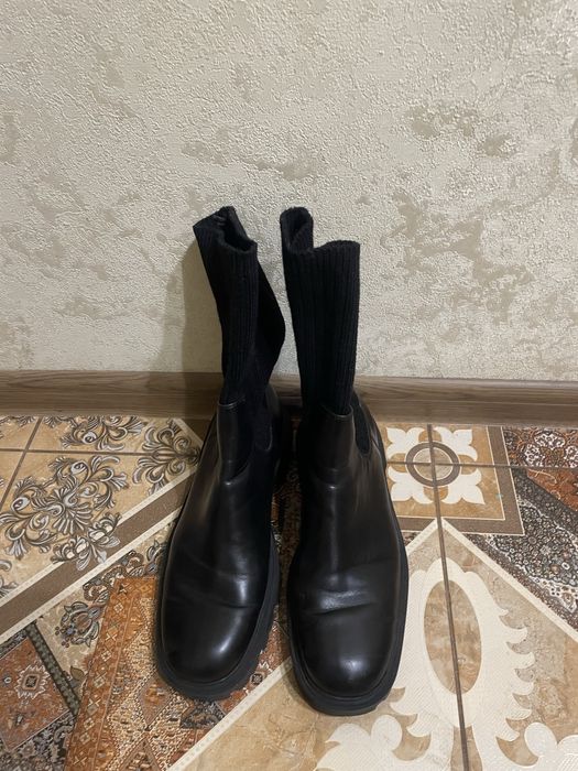 Стильні шкіряні черевики осінні Zara