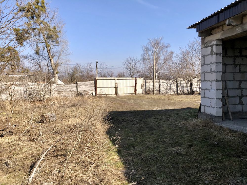 Виробниче приміщення на приватній ділянці 1га