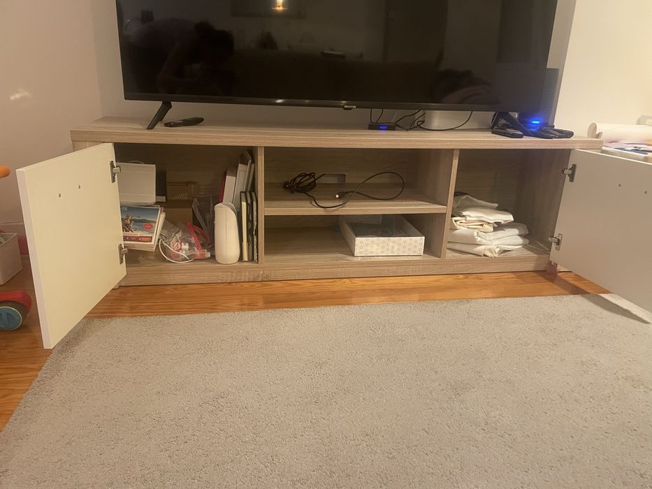 Móvel para TV cor beje/natura e branco