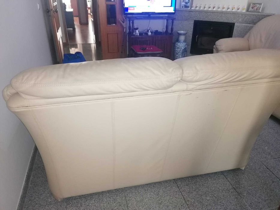 3 Sofás Pele Genuína