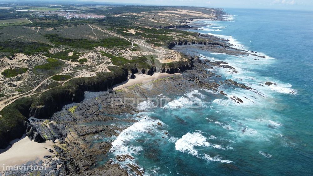 Herdade confinante com praia e linha mar
