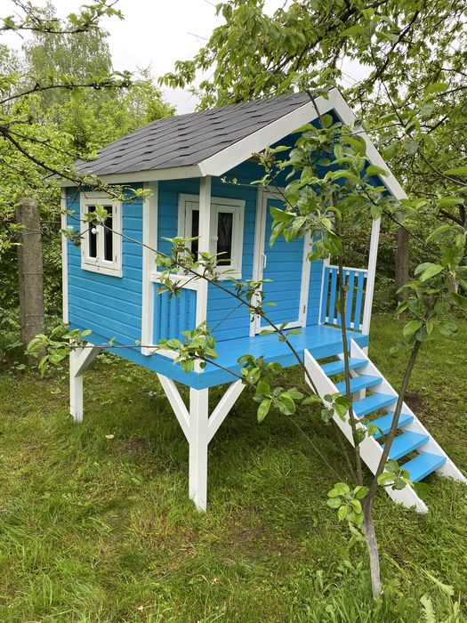 Дитячий будиночок з дерева