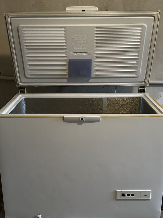 Морозильна камера Whirlpool