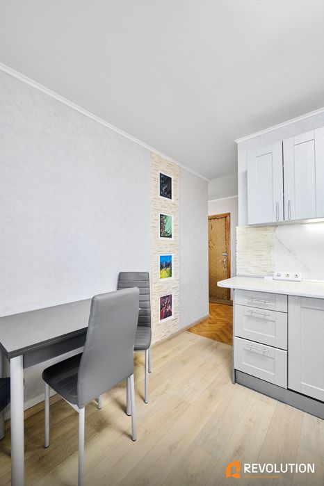 Без%, Липківського 24, 1-кім, 6 поверх, Вакзальна 17 хв.