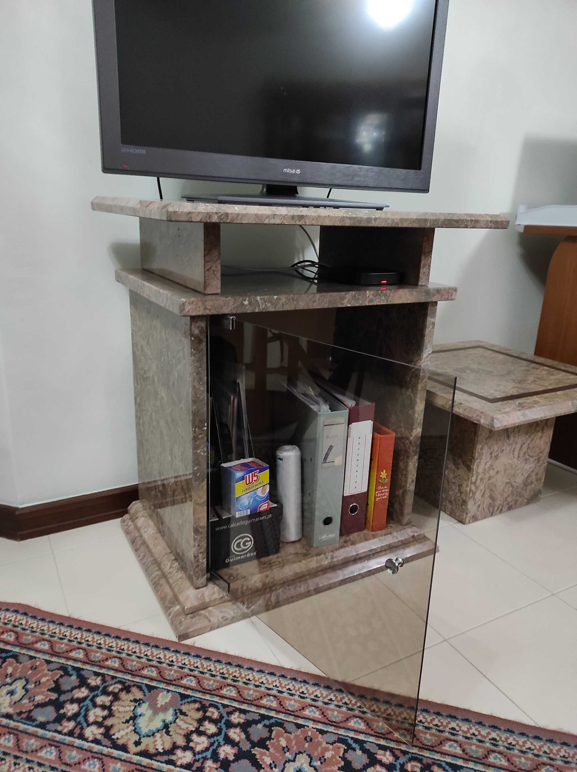 Mesa para TV em Mármore