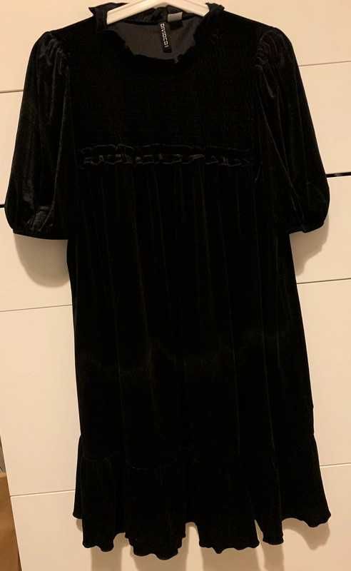 Elegancka sukienka welurowa
