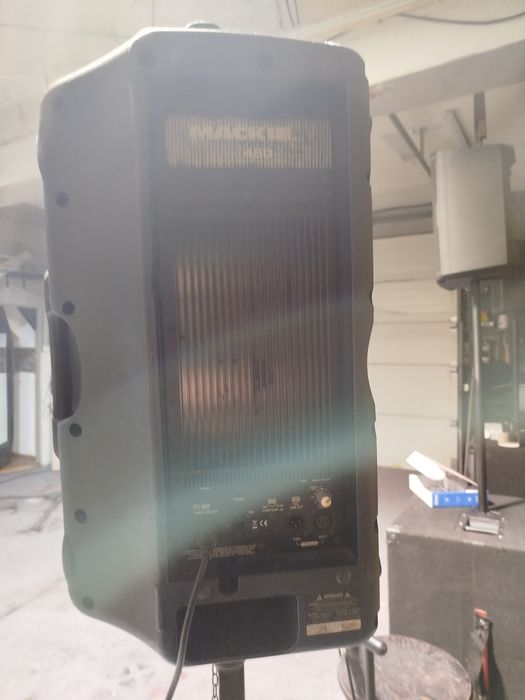 Coluna amplificada Mackie srm450