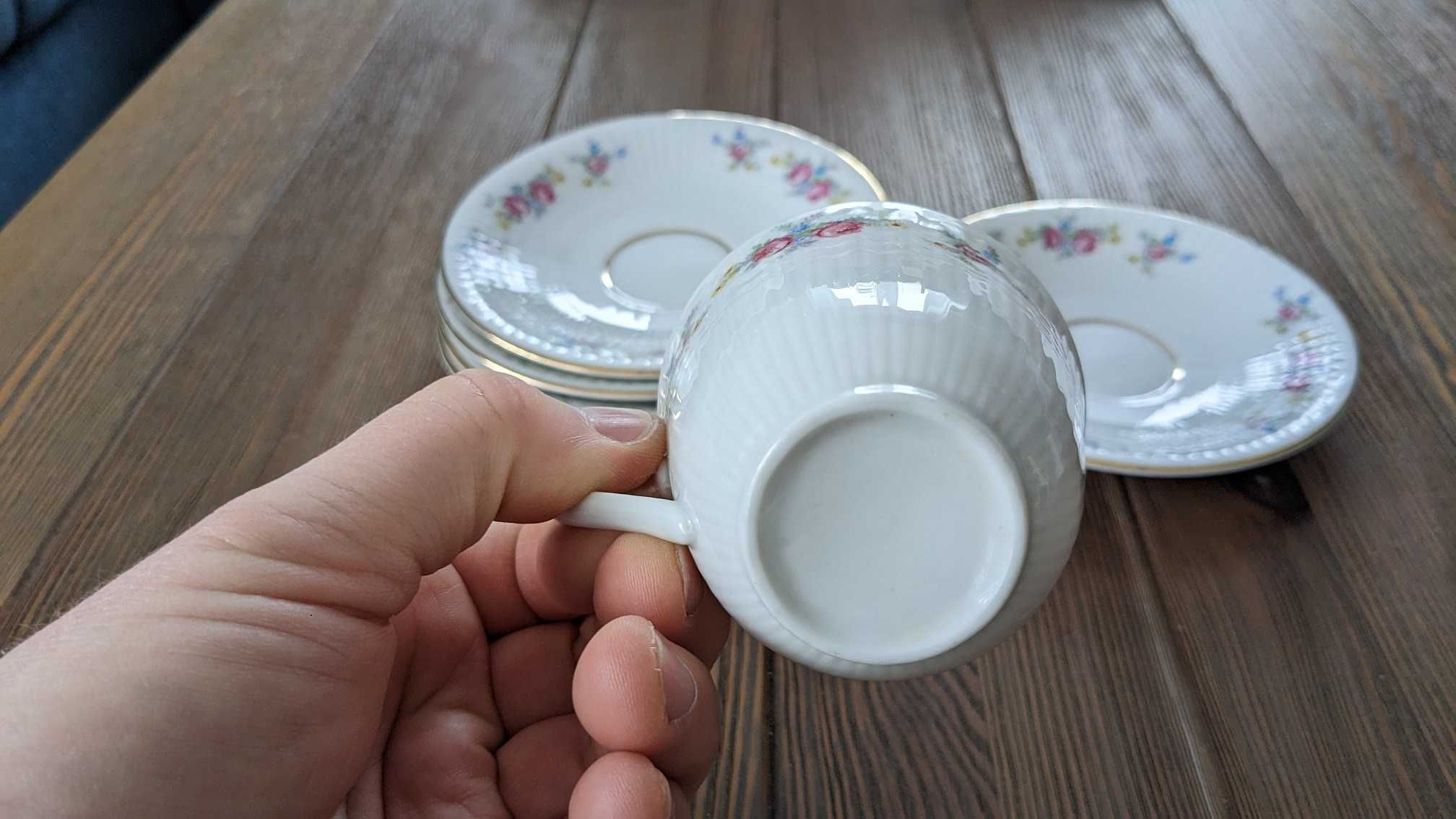 Sprzedam piękną porcelanową filiżankę z talerzykami