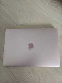 Apple macbook różowy