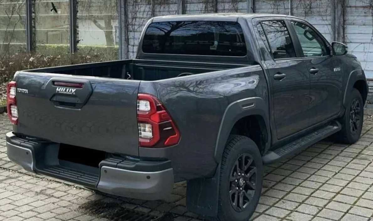 Разборка Toyota Hilux 2.8 D-4D  бампер комплектний