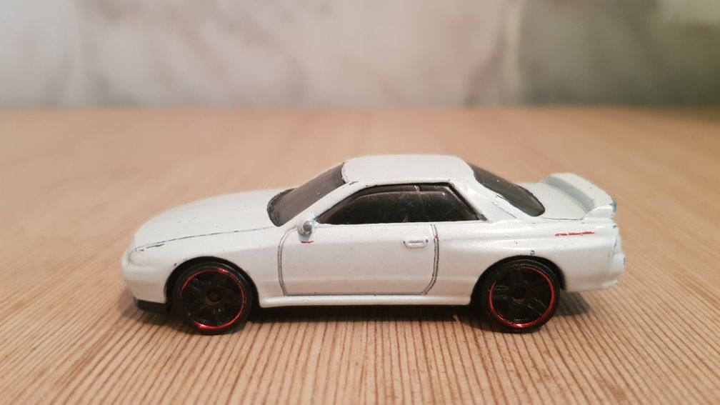 Машинка Nissan Skyline r32 GTR Hot Wheels