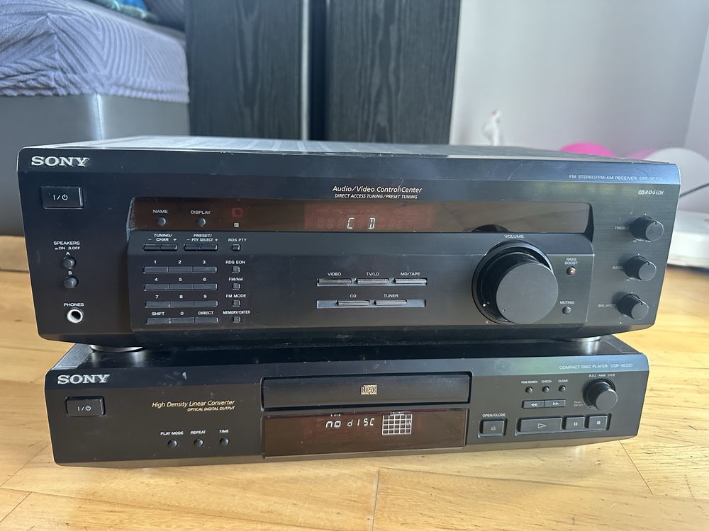 Amplituner Sony wraz z CD
