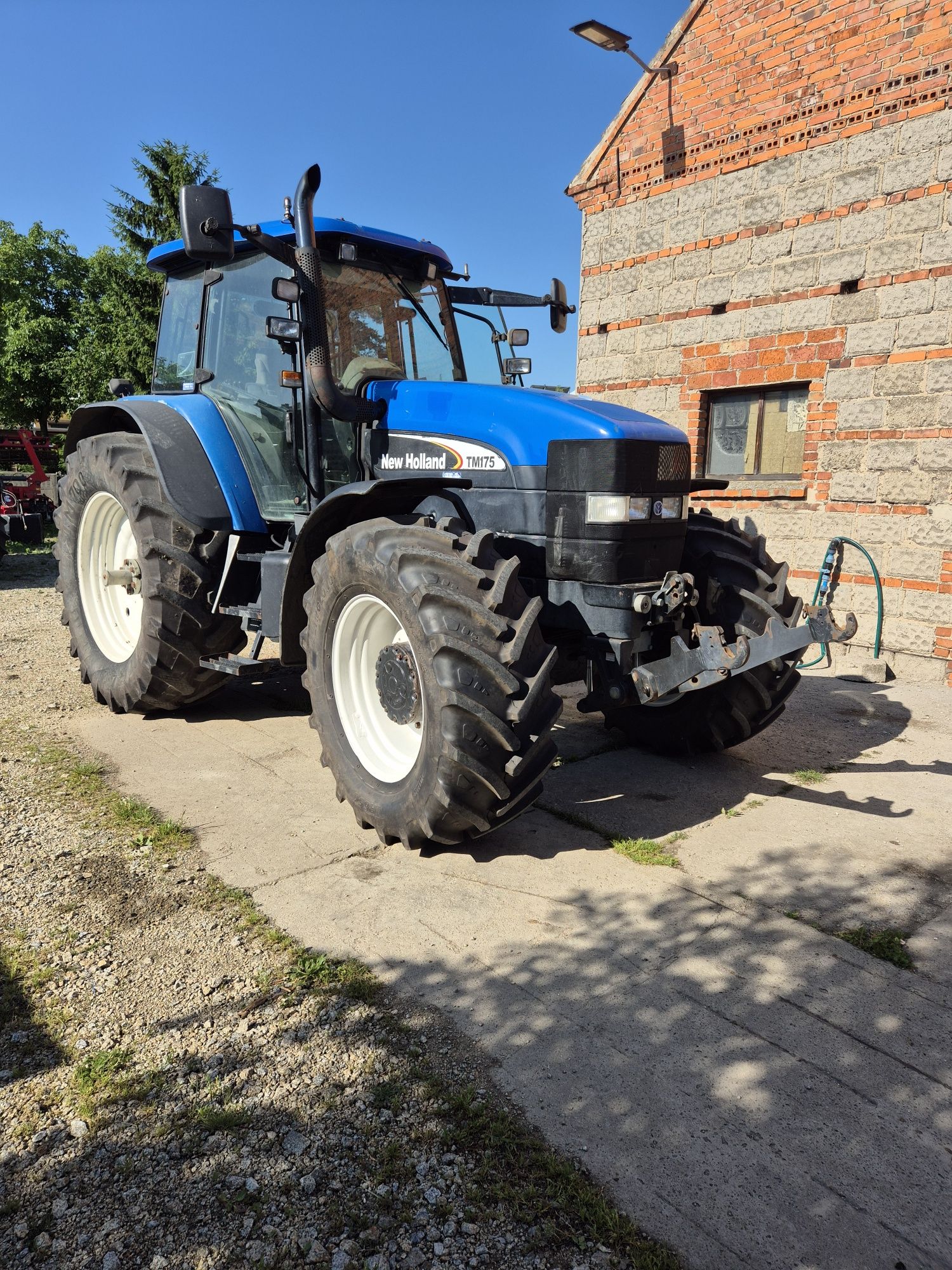 New Holland TM 175