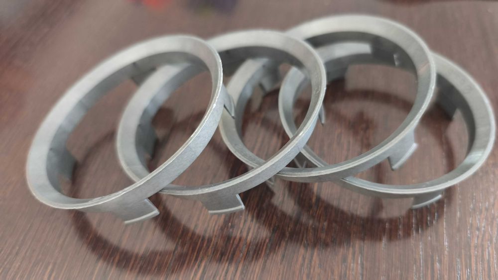 Śruby do kół M12x1.5x24 albo M14x1.5x28 stożkowe szpilki do felg 20szt