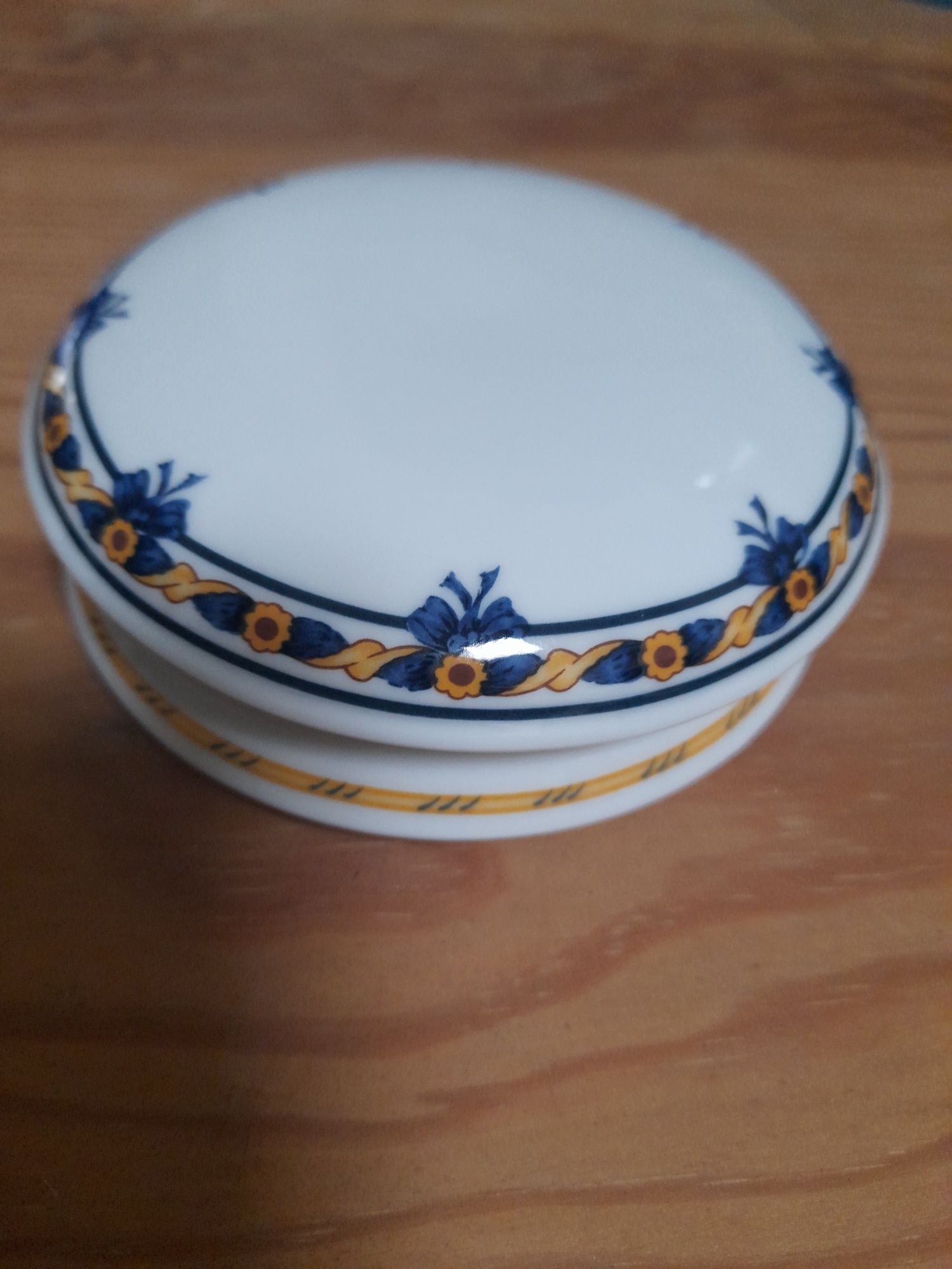 Caixa porcelana da Vista Alegre.