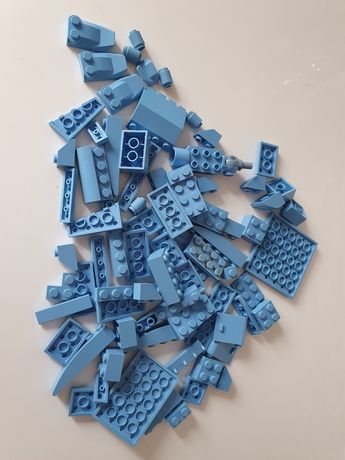 Błękitne klocki LEGO