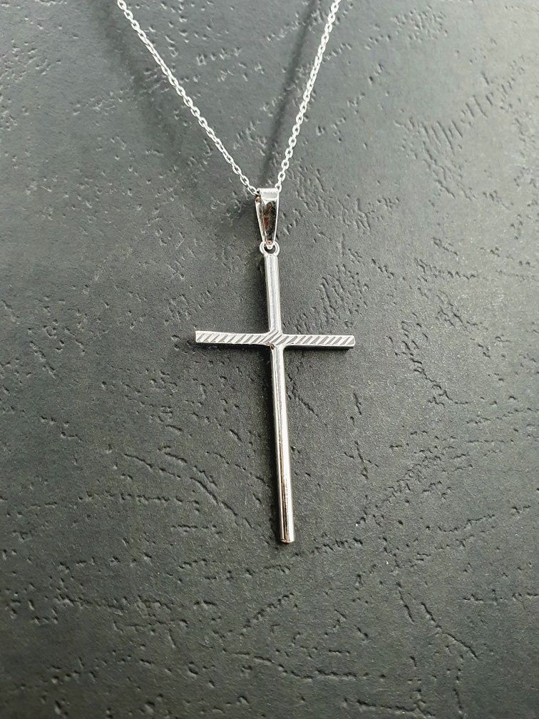 Wisiorek srebrny pr.925 krzyżyk diamentowany