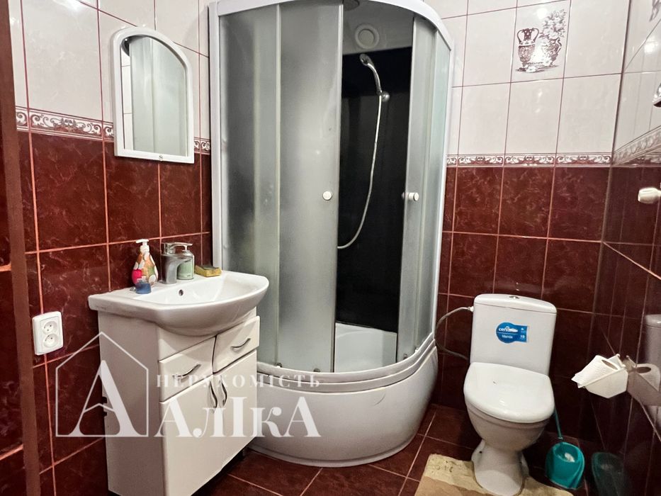 Продам квартиру з гаражем та времянкою в Старому місті